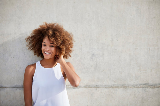 Soin cheveux secs et crépus, quels produits adopter ?