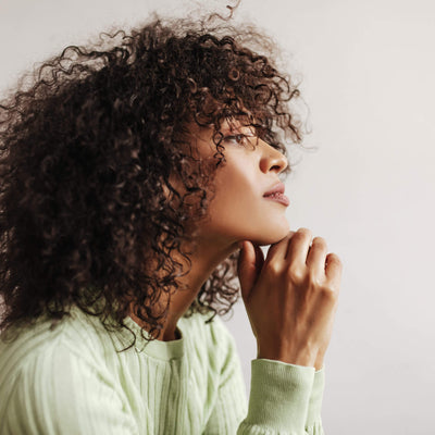 QUELLE FRANGE POUR LES CHEVEUX BOUCLÉS ?