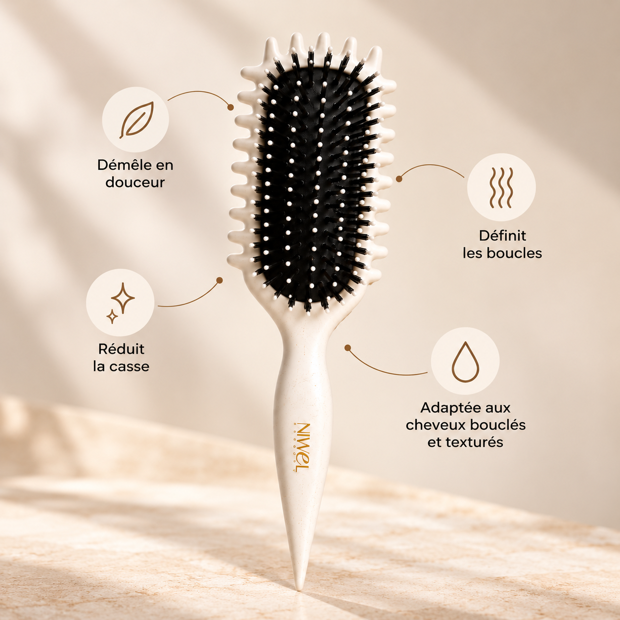 Brosse définissante cheveux bouclés